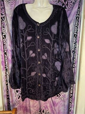 Women's Velvet Button-Front Top with Floral Appliqué - Purple